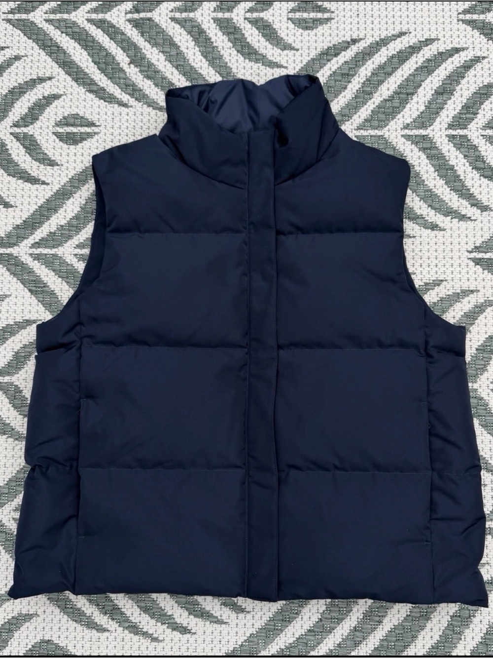 Theory Womens Large Navy Blue Shell Down Vest Jacket Renew Poly 2 Puffer